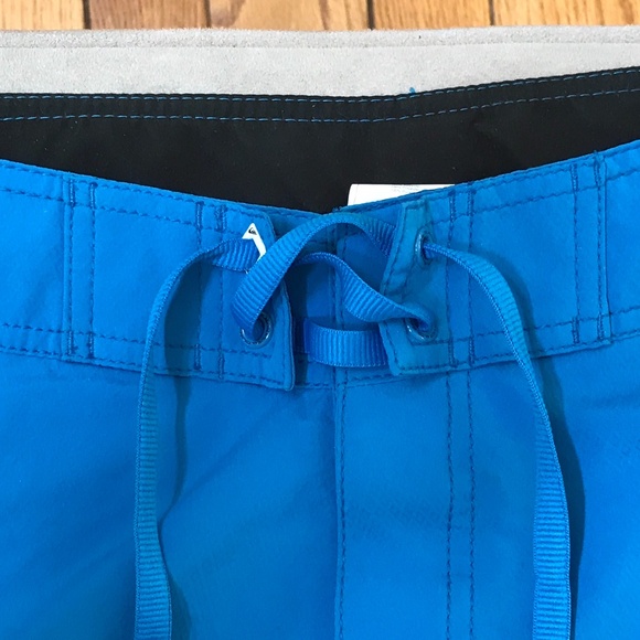 MENS QUICKSILVER BLUE BOARD SHORTS - SIZE 32 - Picture 3 of 9